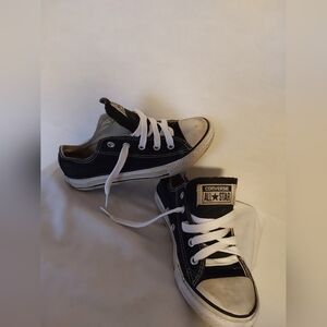 Converse All Star Chuck Taylor Low Tops, Kids (black) -used size 1